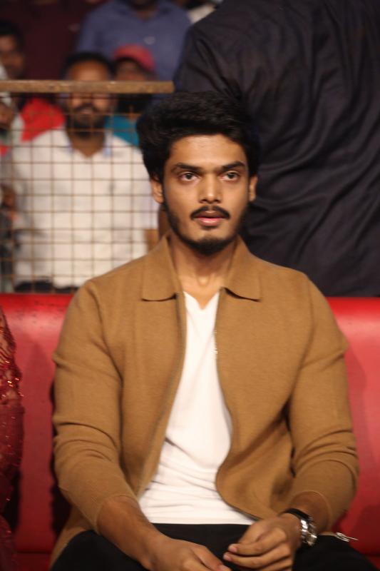 akash-puri-stills-7.jpg