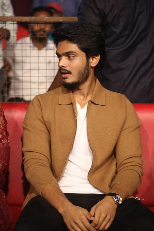 akash-puri-stills-8.jpg