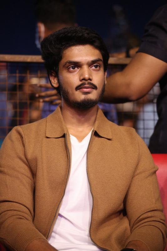 akash-puri-stills-9.jpg