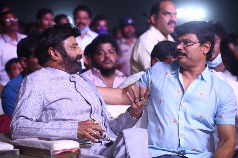 akhanda-100-days-kruthagnatha-sabha-1-11.jpg