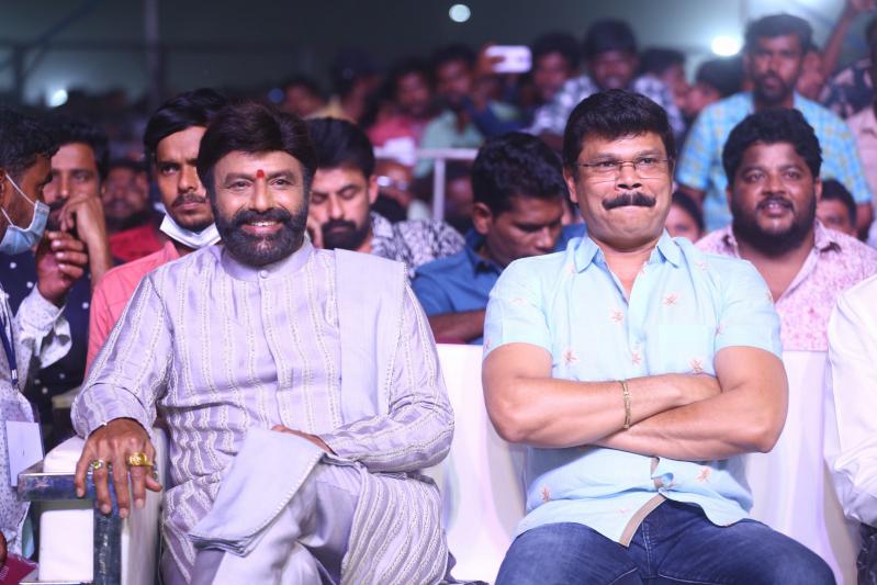 akhanda-100-days-kruthagnatha-sabha-1-15.jpg