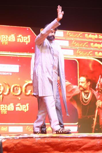 akhanda-100-days-kruthagnatha-sabha-1-17.jpg