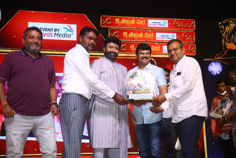 akhanda-100-days-kruthagnatha-sabha-2-16.jpg