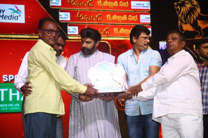 akhanda-100-days-kruthagnatha-sabha-2-17.jpg