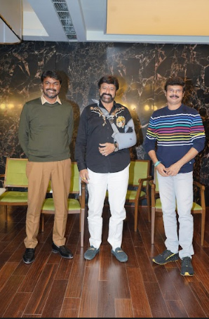 akhanda-team-press-meet-2.jpg
