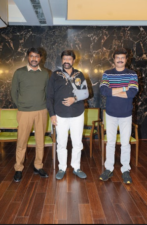 akhanda-team-press-meet-3.jpg