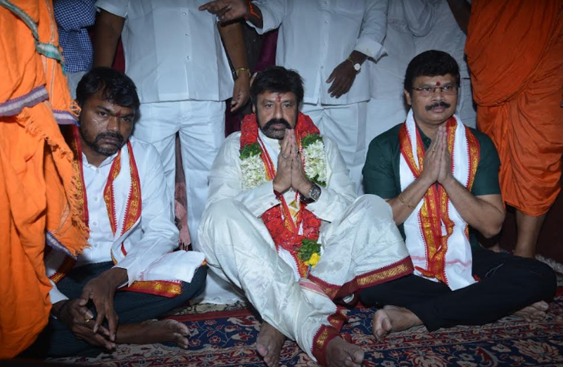 akhanda-team-visits-kanaka-durga-temple-3.jpg
