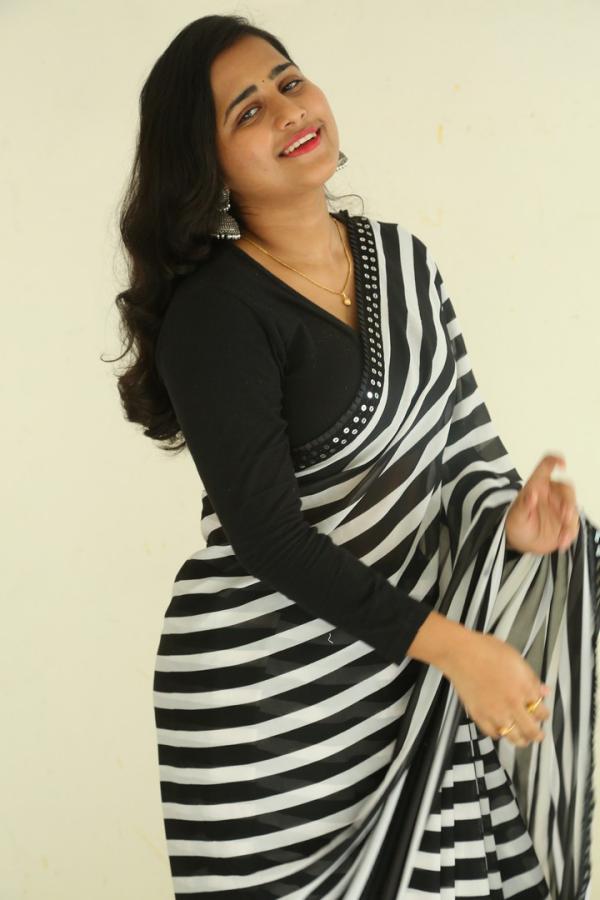 akhila-akarshana-stills-10.jpg