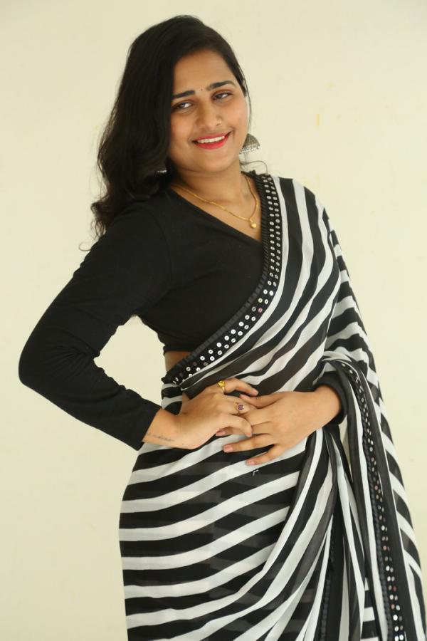akhila-akarshana-stills-11.jpg