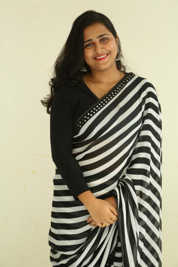 akhila-akarshana-stills-13.jpg