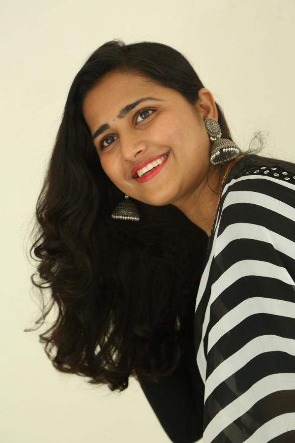akhila-akarshana-stills-2.jpg