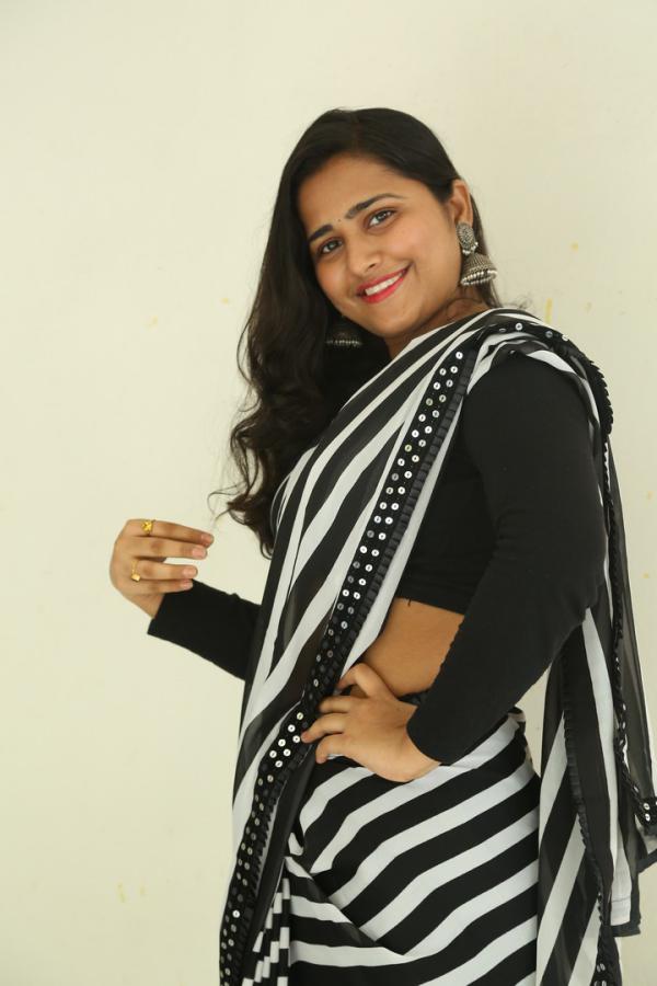 akhila-akarshana-stills-20.jpg