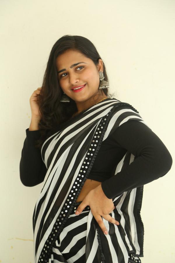 akhila-akarshana-stills-22.jpg