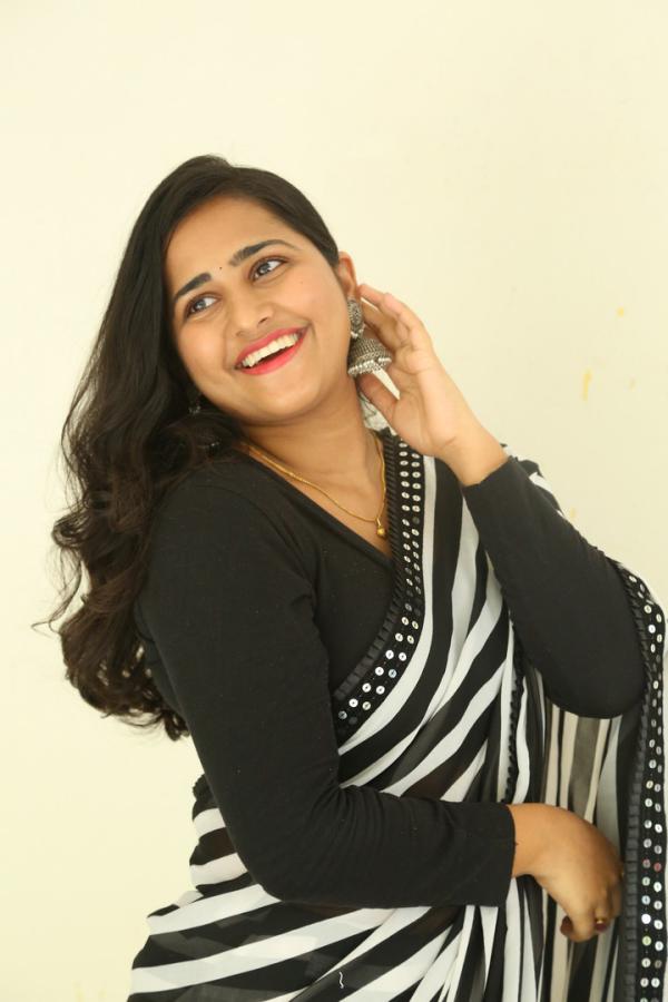 akhila-akarshana-stills-4.jpg