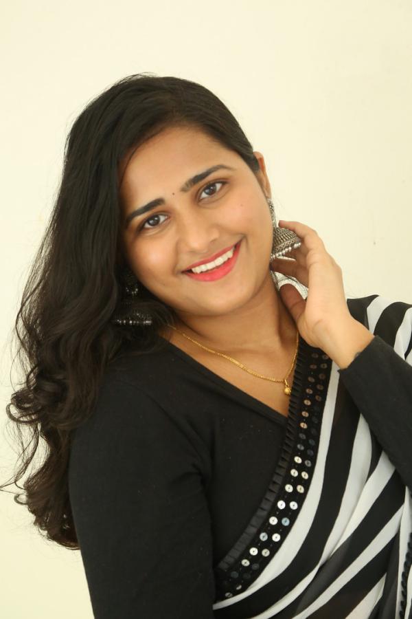 akhila-akarshana-stills-5.jpg