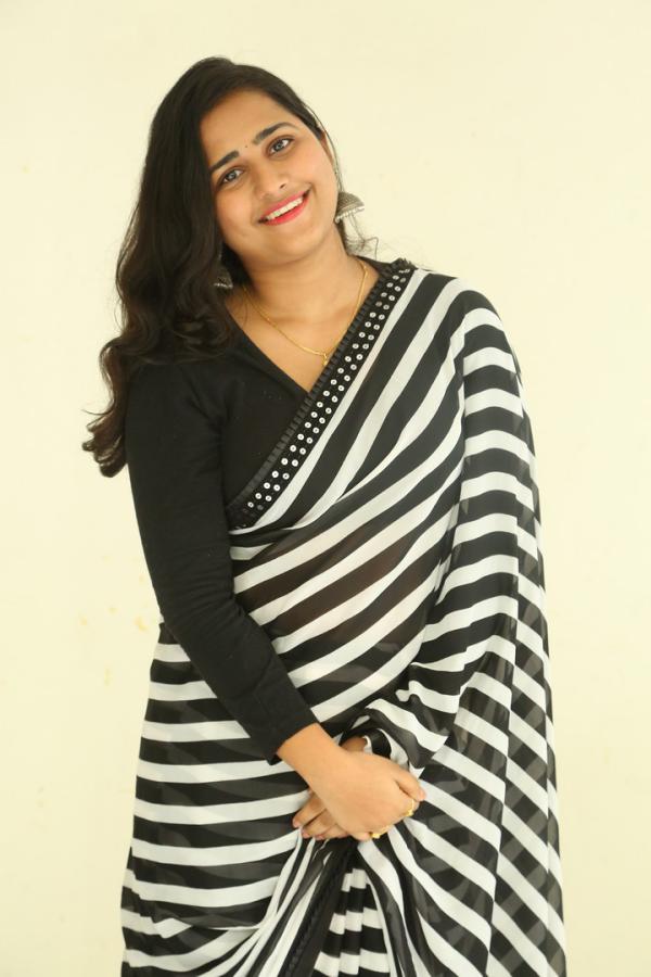 akhila-akarshana-stills-8.jpg