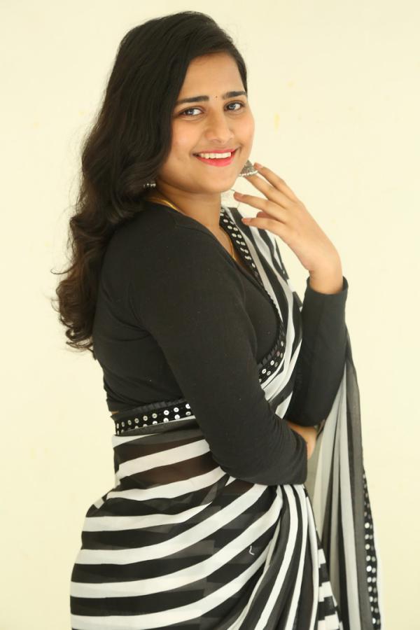 akhila-akarshana-stills-9.jpg