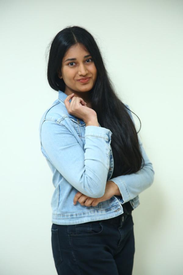 akhila-stills-11.jpg