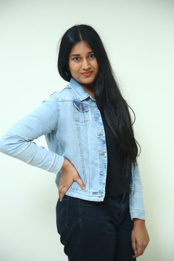 akhila-stills-13.jpg