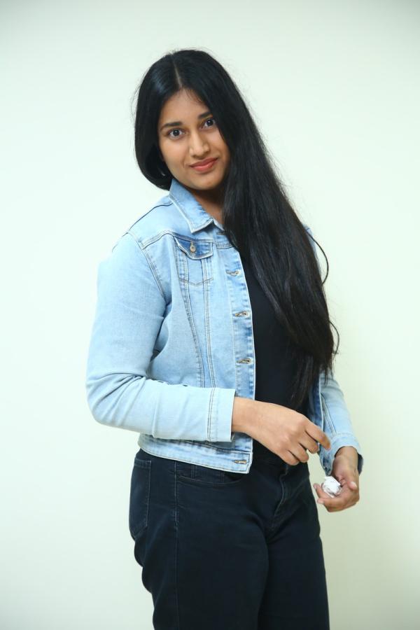akhila-stills-14.jpg
