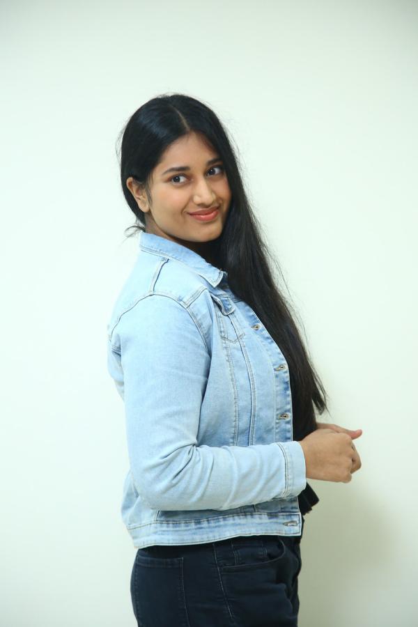 akhila-stills-3.jpg