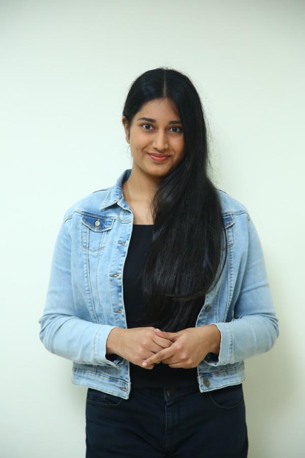 akhila-stills-4.jpg