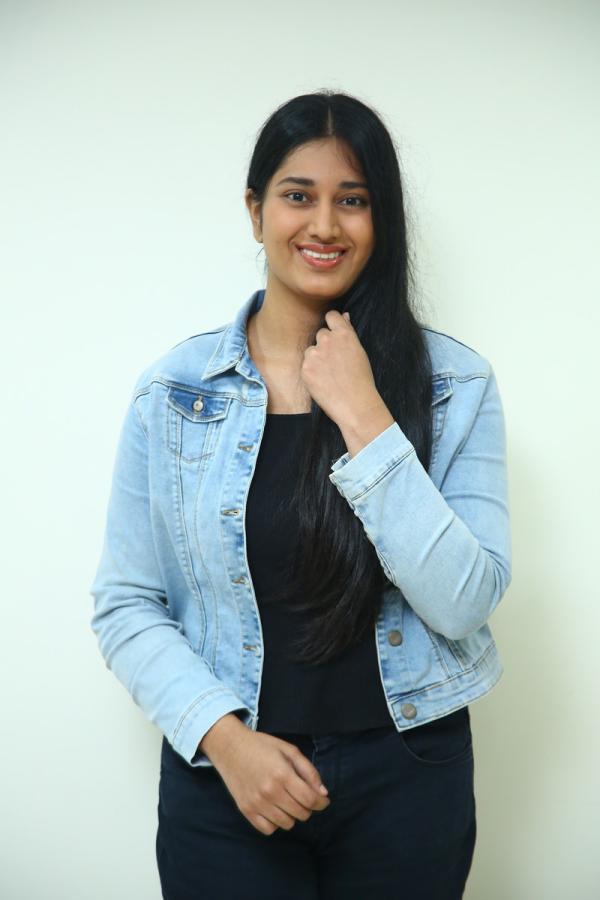 akhila-stills-5.jpg