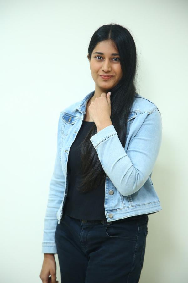 akhila-stills-6.jpg