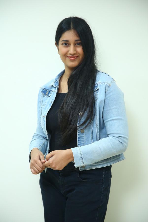 akhila-stills-7.jpg