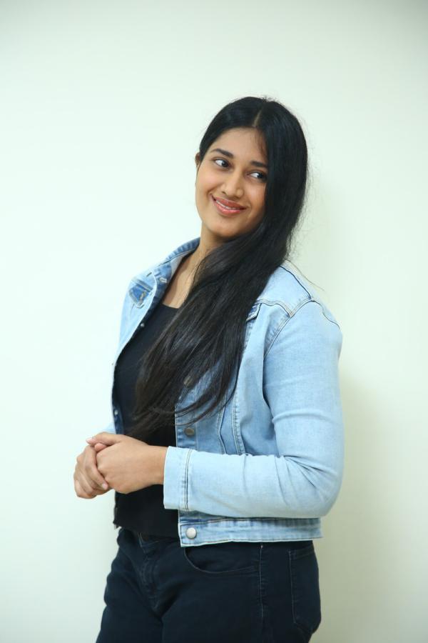 akhila-stills-9.jpg