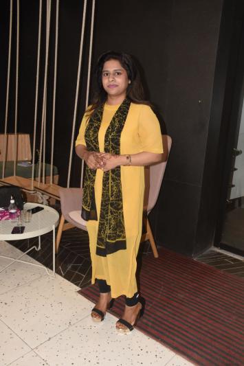 aliya-baig-academy-of-makeup-appoints-makeup-artist-mr-james-mac-inerney-11.jpg