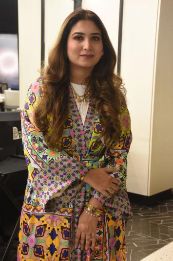 aliya-baig-academy-of-makeup-appoints-makeup-artist-mr-james-mac-inerney-20.jpg