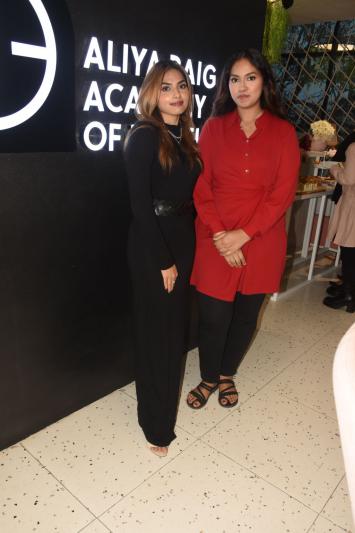 aliya-baig-academy-of-makeup-appoints-makeup-artist-mr-james-mac-inerney-4.jpg