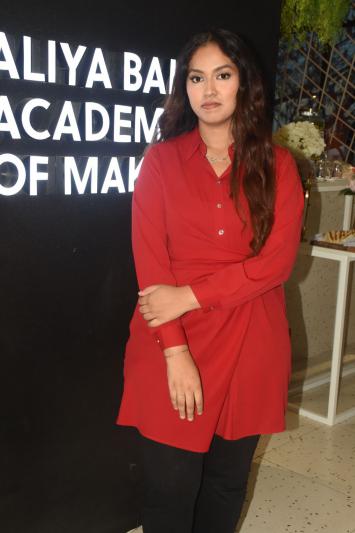aliya-baig-academy-of-makeup-appoints-makeup-artist-mr-james-mac-inerney-6.jpg