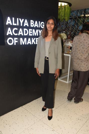 aliya-baig-academy-of-makeup-appoints-makeup-artist-mr-james-mac-inerney-7.jpg