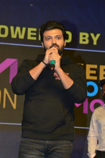 allu-arjun-launches-date-night-song-from-rowdy-boys-3.jpg
