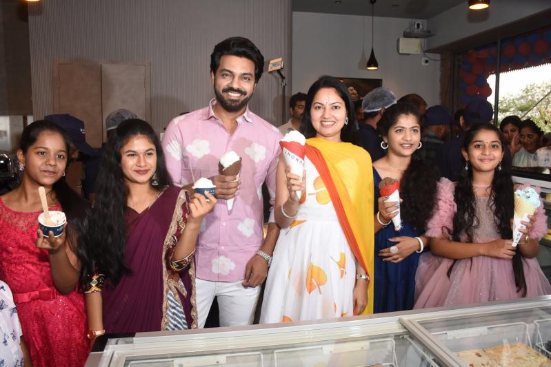 ambati-arjun-suhasini-launches-the-39th-store-of-dumont-coffee-in-tellapur-2.jpg