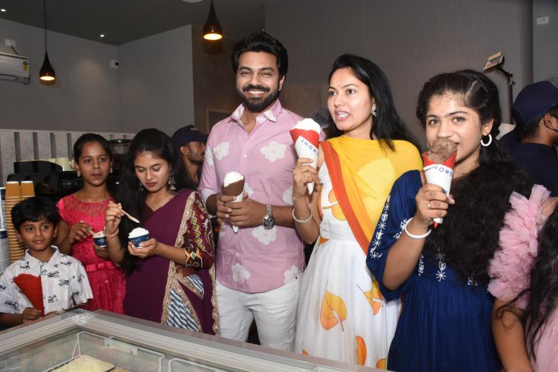 ambati-arjun-suhasini-launches-the-39th-store-of-dumont-coffee-in-tellapur-3.jpg
