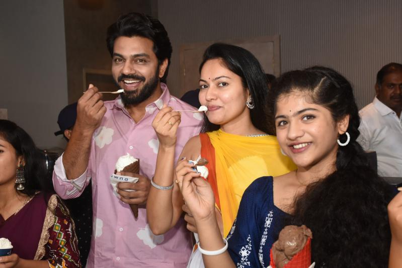 ambati-arjun-suhasini-launches-the-39th-store-of-dumont-coffee-in-tellapur-5.jpg
