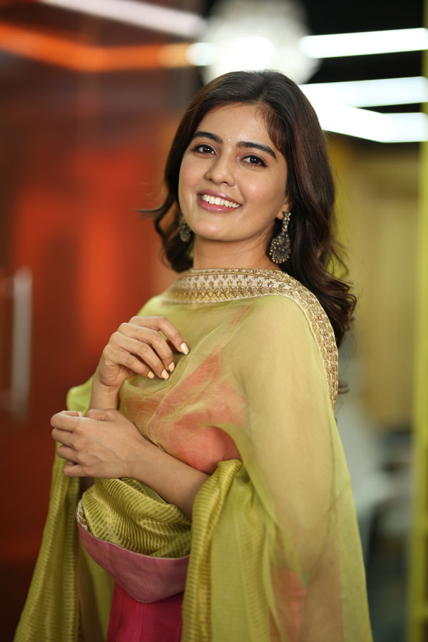amritha-aiyer-stills-11.jpg
