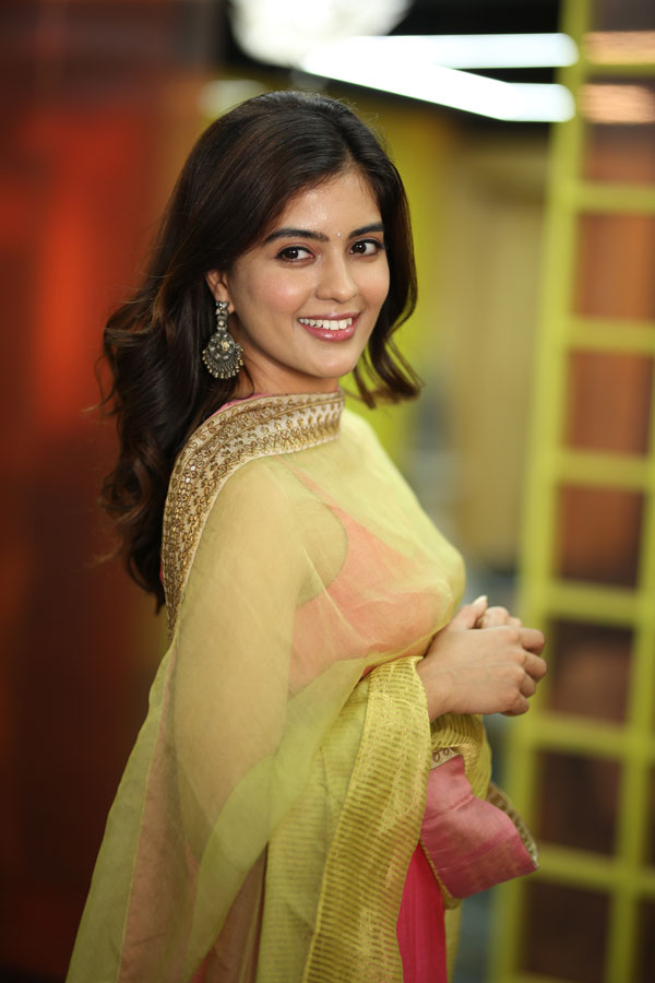 amritha-aiyer-stills-17.jpg