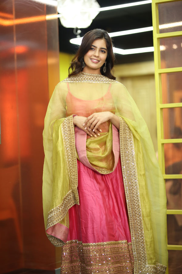 amritha-aiyer-stills-3.jpg