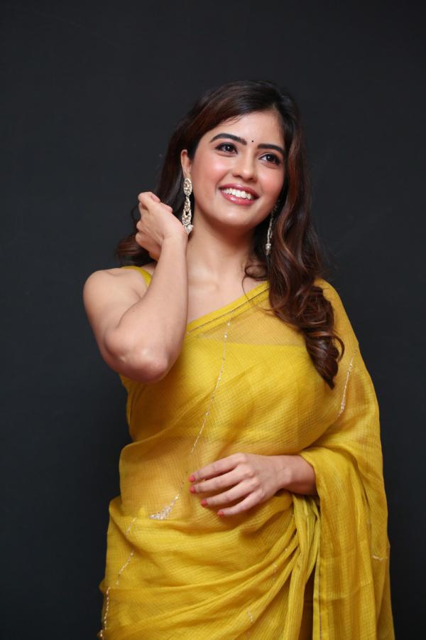 amrutha-iyer-stills-19.jpg