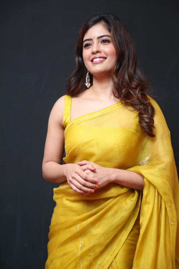 amrutha-iyer-stills-3.jpg