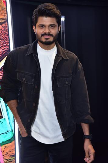 anand-deverakonda-stills-2-2.jpg