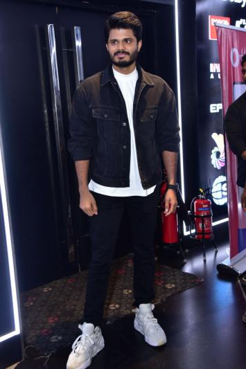 anand-deverakonda-stills-2-4.jpg