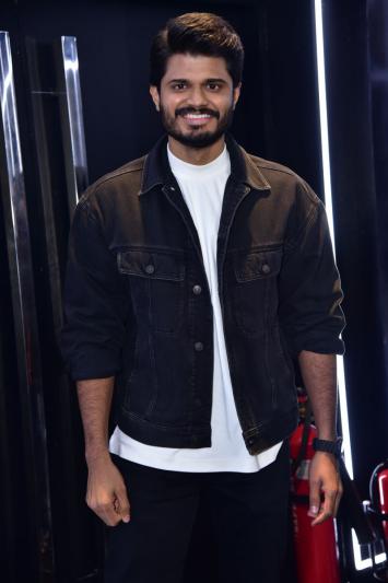anand-deverakonda-stills-2-6.jpg