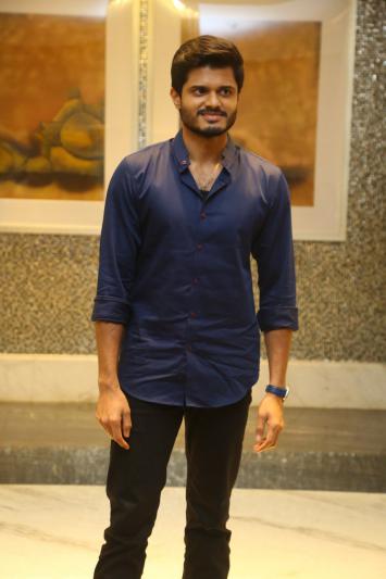 anand-deverakonda-stills-3.jpg