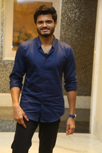 anand-deverakonda-stills-8.jpg