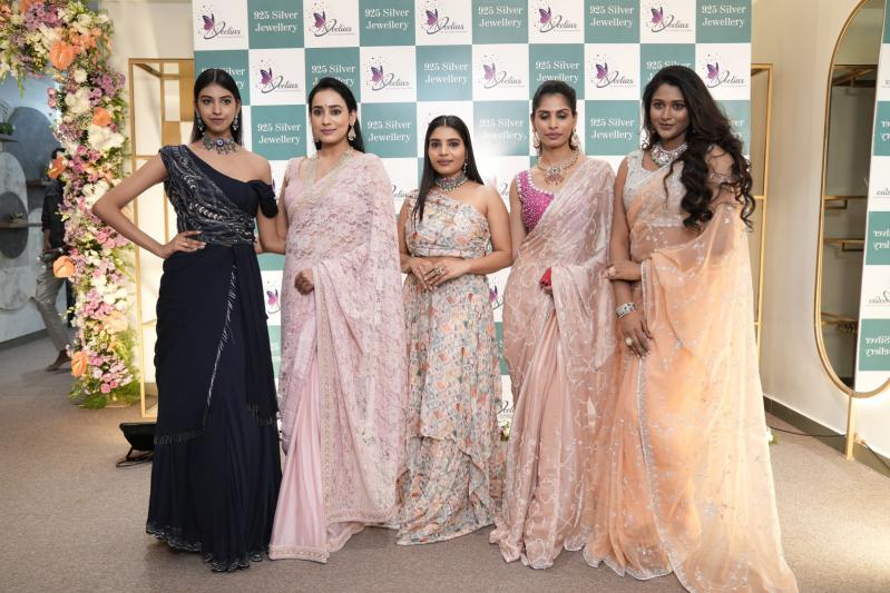 anasuya-bharadwaj-launch-neelias-exclusive-925-15.jpg